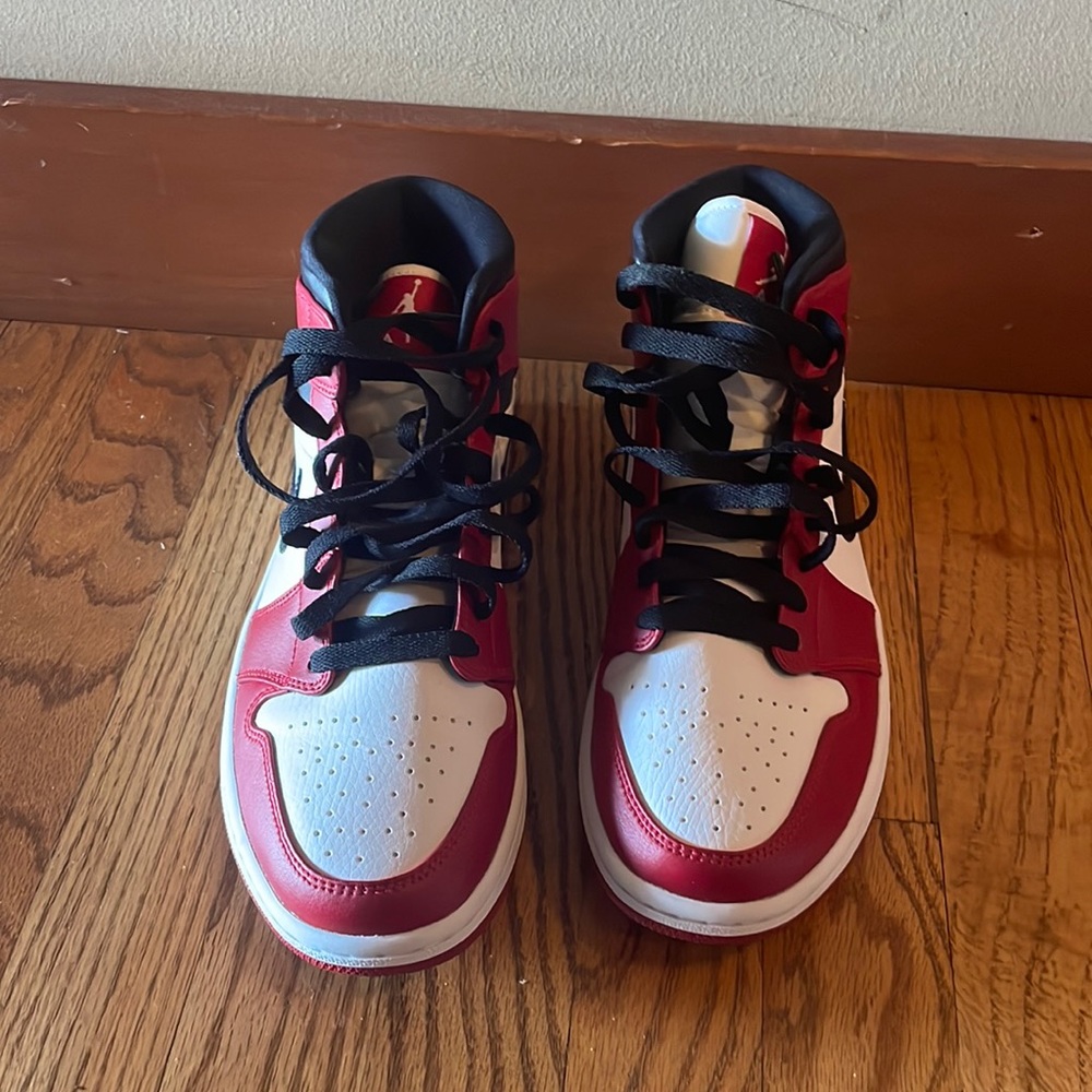 Chicago “mid” Nike air Jordan’s